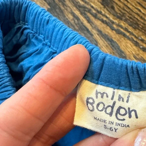 Mini Boden 5-6 blue embroidered skirt medallions - Picture 5 of 10